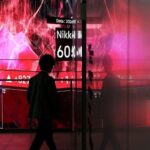 Asia stocks edge higher, oil up amid Gulf confusion