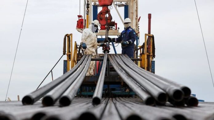 Oil climbs over $1 on tanker attacks, no progrees on peace
