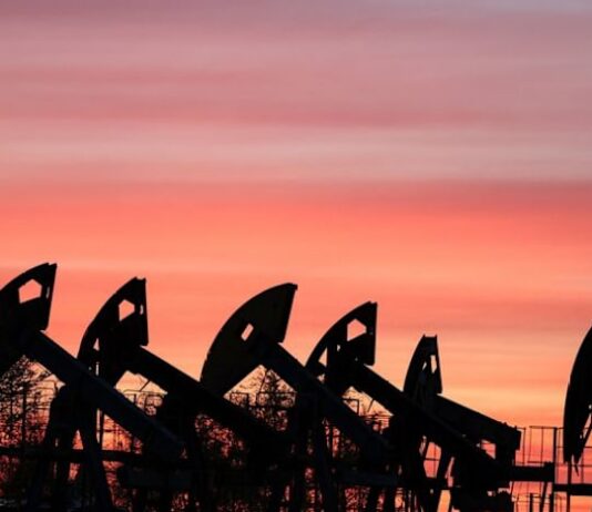 Oil steadies after two-day slump as investors eye Hormuz traffic