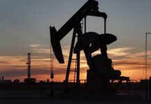 Oil steadies near one-week highs as US-Iran peace deal hopes dim