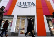 Retailers tap AI shopping traffic but fight to keep customer data