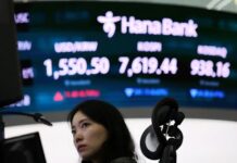 Tech back in fashion as Asian markets extend rebound