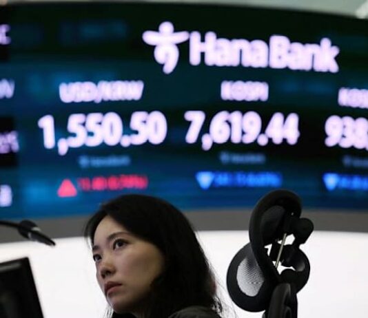 Tech back in fashion as Asian markets extend rebound