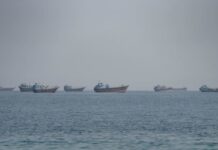 US oil prices extend losses on hopes of Iran-Oman talks on Strait of Hormuz