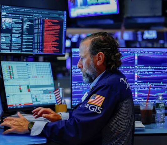 US stocks, bonds rally after soft jobs report; yen bounces back