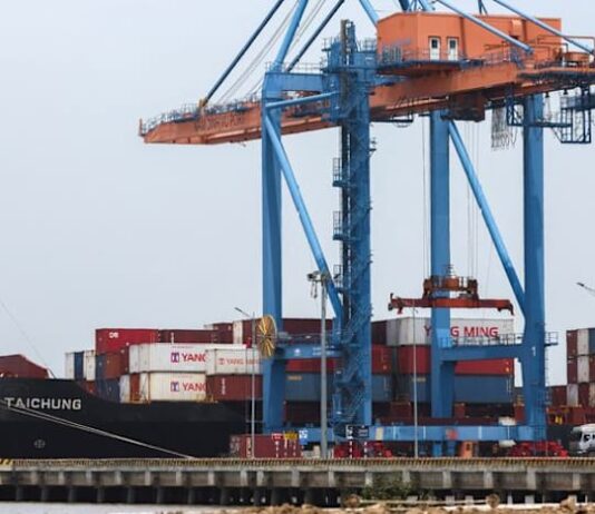 Vietnam July trade deficit widens, driven by higher fuel costs