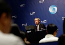 Bank of Korea minutes show possible policy rift on back-to-back rate hikes