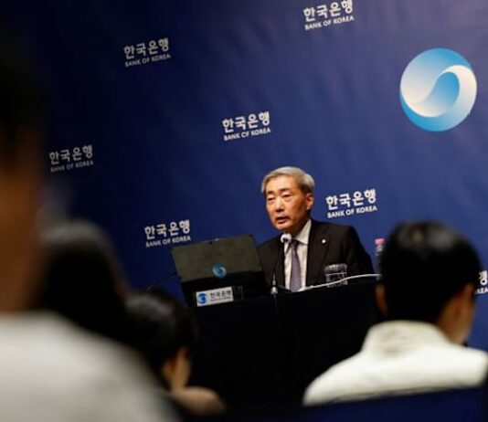 Bank of Korea minutes show possible policy rift on back-to-back rate hikes