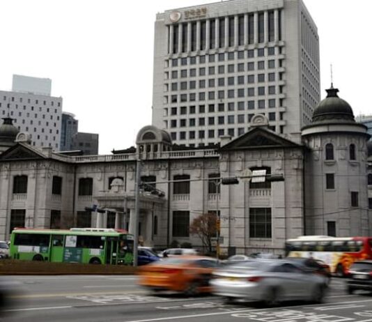 Bank of Korea to assess inflation, growth for rate hikes, board member says