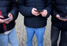 Explainer-How the EU’s age-verification app for children would work