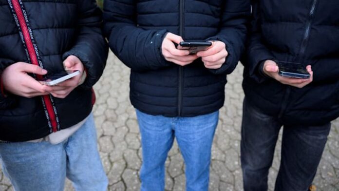 Explainer-How the EU's age-verification app for children would work