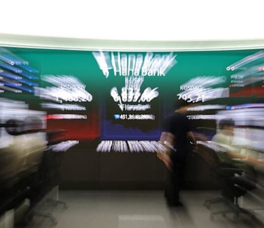 Korean retail investors lost $250 million from scams during stock swing