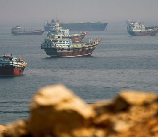 Oil prices fall 1% on hopes of limited supply disruptions