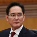 Samsung Electronics Chairman Lee to buy 1.9 trillion won worth of shares from his mother