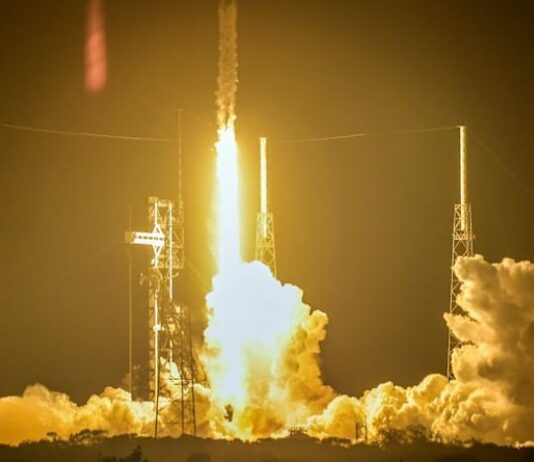 SpaceX to fly more NASA crews to space station under expanded $5.92 billion deal