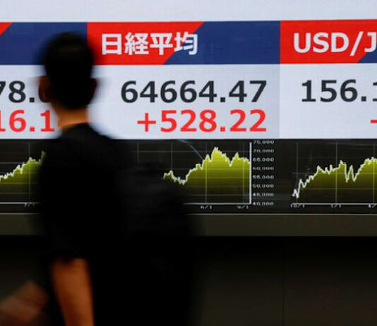 Stocks rise as oil dips, yen wobbles ahead of BOJ