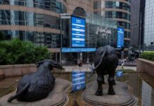 Asian stocks slip, Wall St and bonds benefit from oil skid