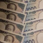 Euro set for weekly drop, yen eyes biggest gain since early September