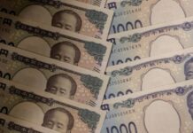 Euro set for weekly drop, yen eyes biggest gain since early September