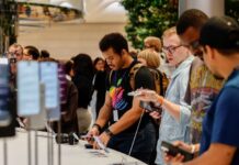 Global smartphone shipments record worst third quarter in 14 years amid memory shortage