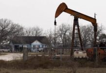 Oil prices fall as investors weigh supply outlook, Middle East tensions