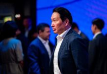 SK Group’s Chey to sell $700 million stake in SK Corp after divorce ruling